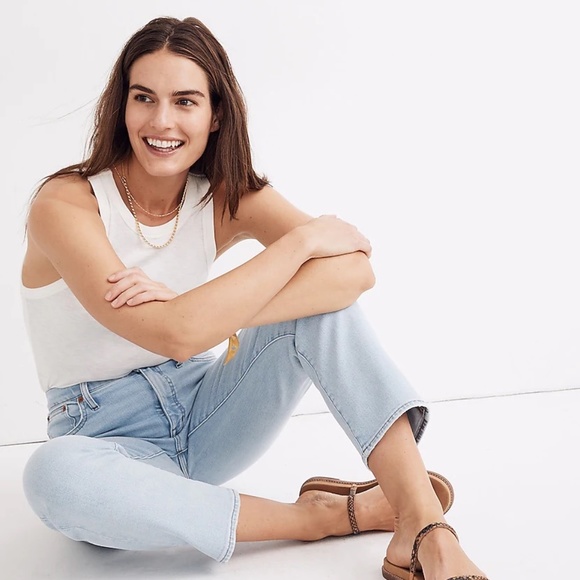 Madewell Mid-Rise Classic Straight Jeans, Wellingford Wash: Knee-Rip Edition, 25 - Picture 3 of 17